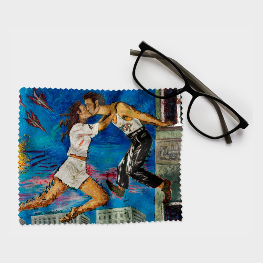 Ściereczka do okularów – Krzysztof Skarbek, W sierpniu całujemy się za oknem