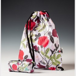 Piórnik z nadrukiem - haftowane czerwone kwiaty