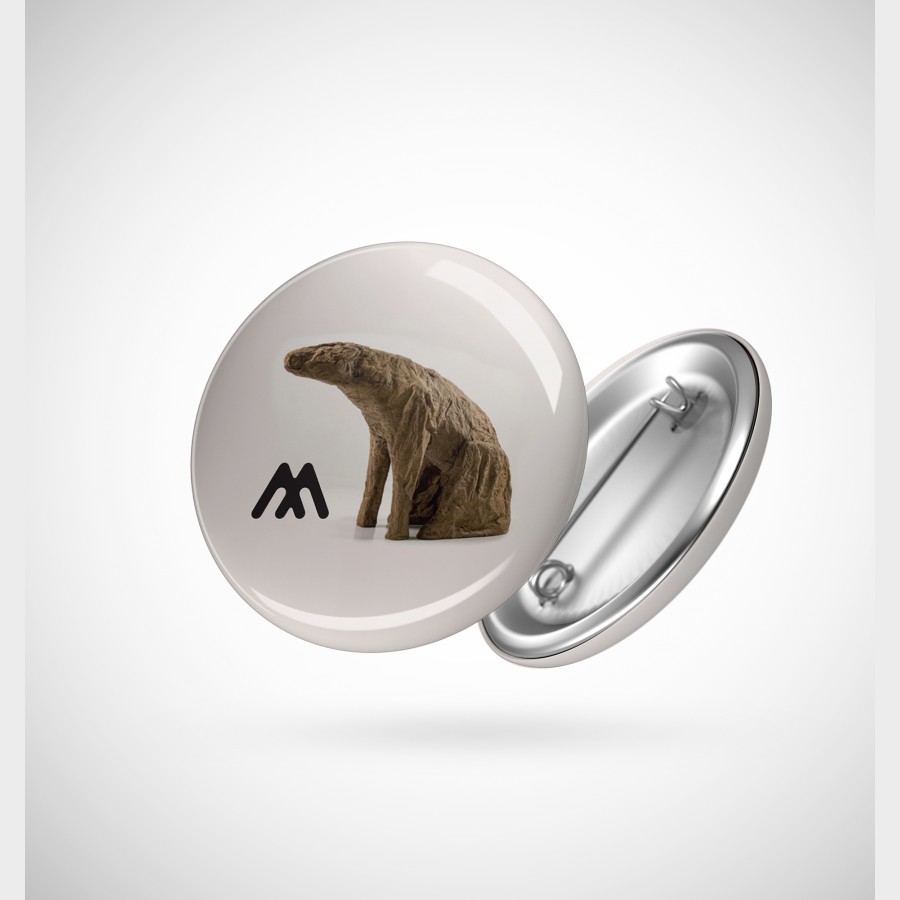 Przypinka – Magdalena Abakanowicz, Siedzący Mutant z cyklu Mutanty